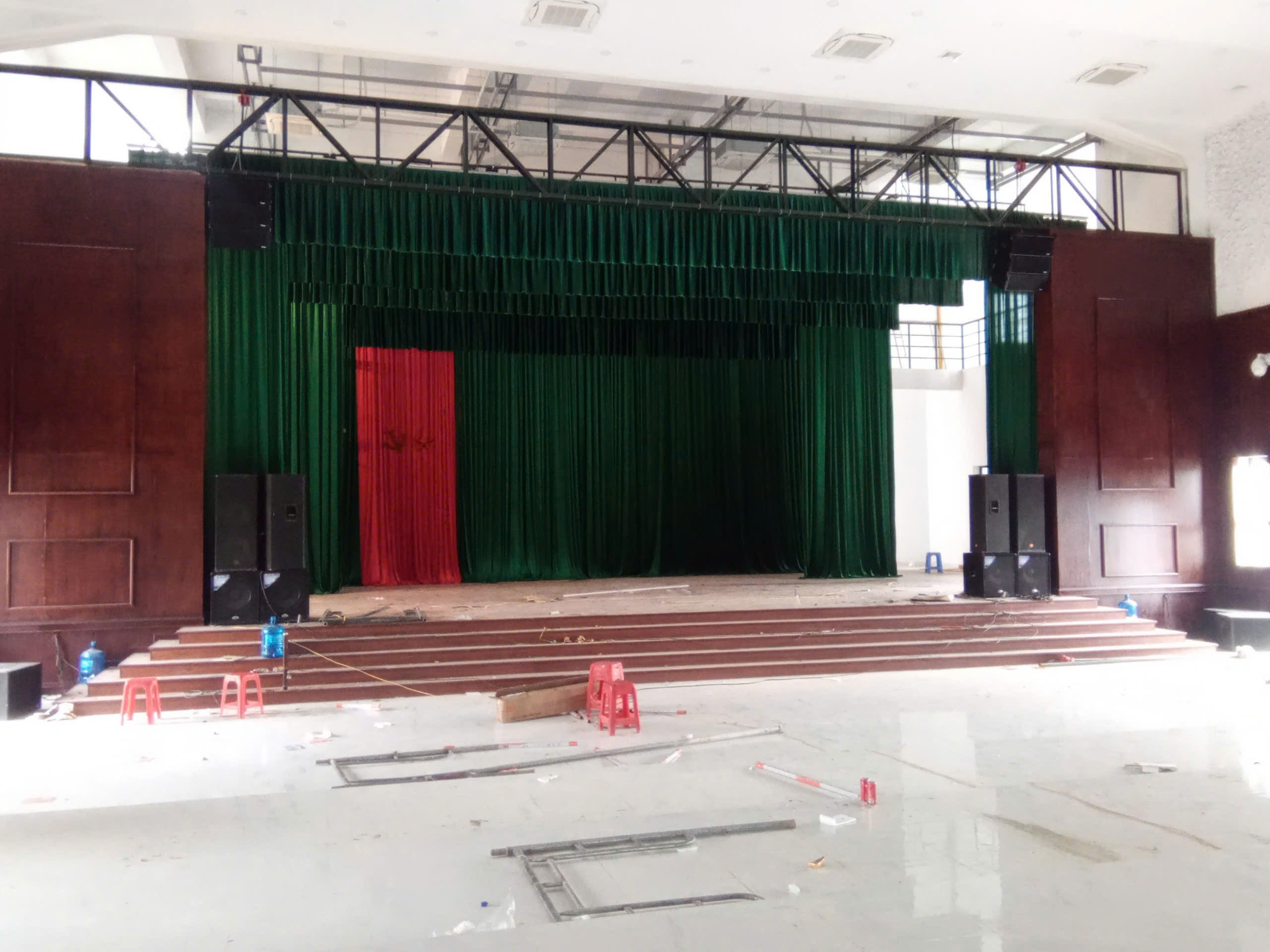 Cách may phông hội trường