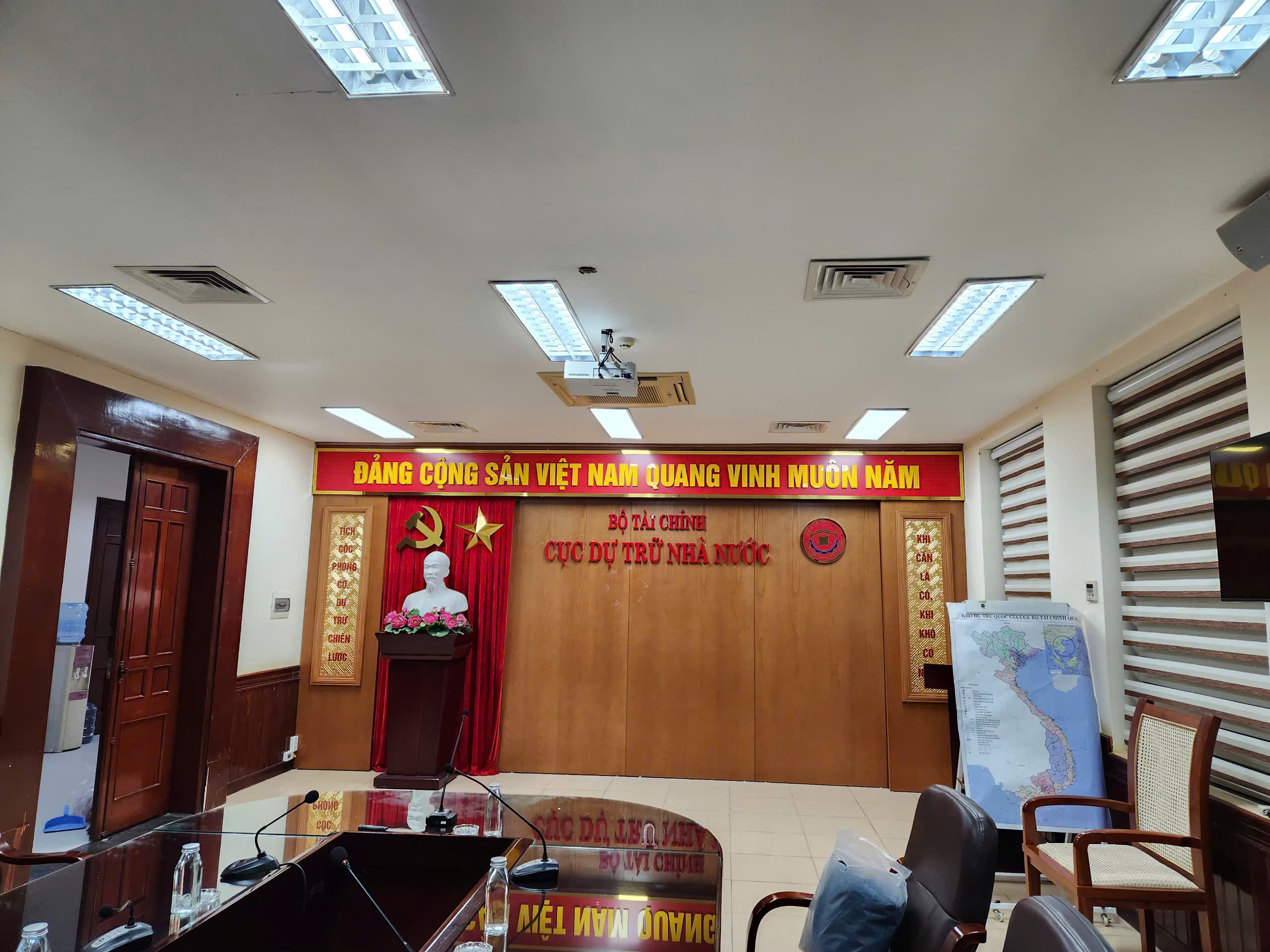 Thi Công Phông Hội Trường Kèm Rèm Sân Khấu Tại Hà Nội